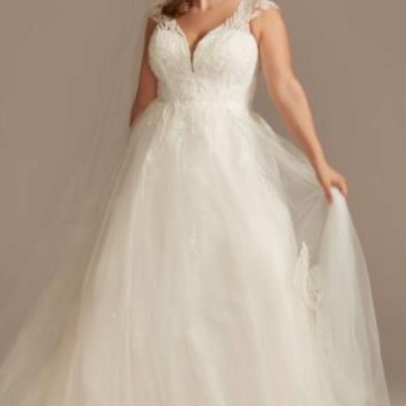 Brand New | Never Worn | OLEG CASSINI Plunging Open Back Tulle Wedding Dress - Picture 1 of 7